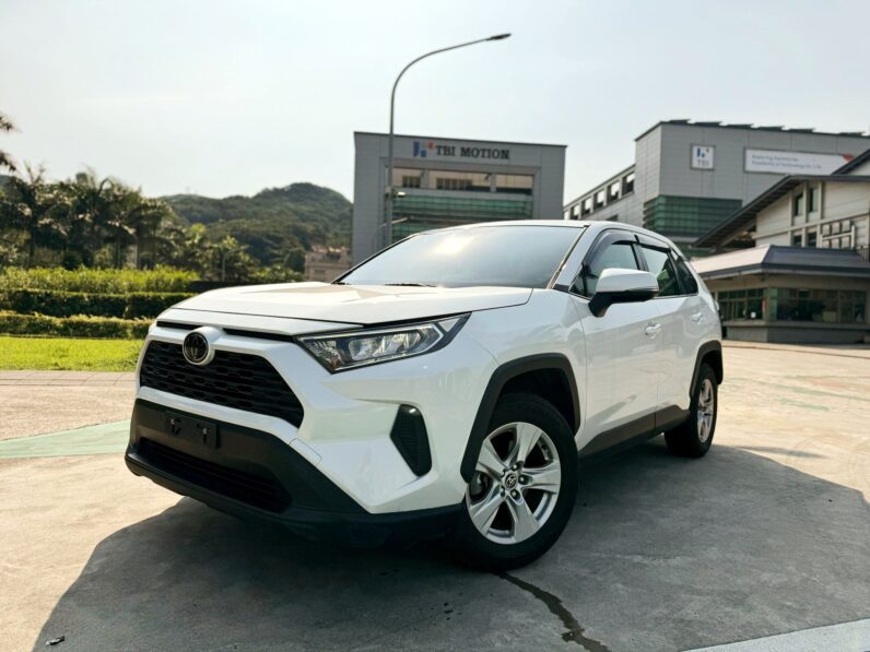 【日系休旅車冠軍】2023年豐田 RAV4豪華版(第五代)原廠保固中，純跑6萬公里認證車