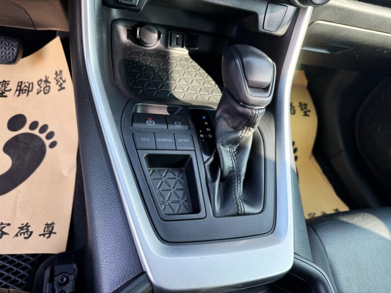 【日系休旅車冠軍】2023年豐田 RAV4豪華版(第五代)原廠保固中，純跑6萬公里認證車