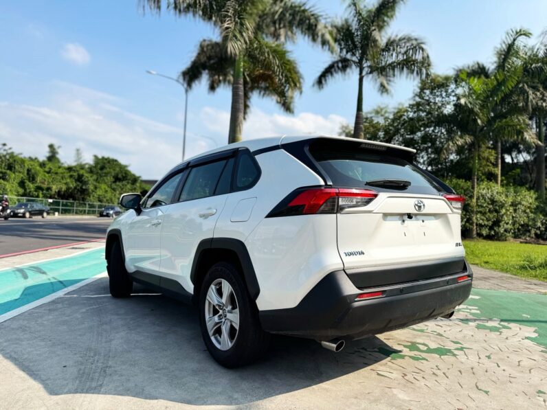 【日系休旅車冠軍】2023年豐田 RAV4豪華版(第五代)原廠保固中，純跑6萬公里認證車