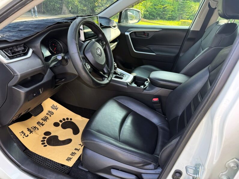 【日系休旅車冠軍】2023年豐田 RAV4豪華版(第五代)原廠保固中，純跑6萬公里認證車