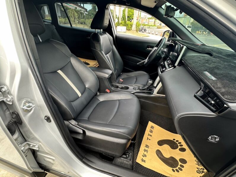 【跨界小休旅必選】2022年 豐田 COROLLA CROSS 1.8GR 版，純跑8萬公里原廠保固中