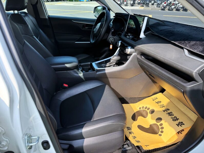 【日系休旅車冠軍】2023年豐田 RAV4豪華版(第五代)原廠保固中，純跑6萬公里認證車