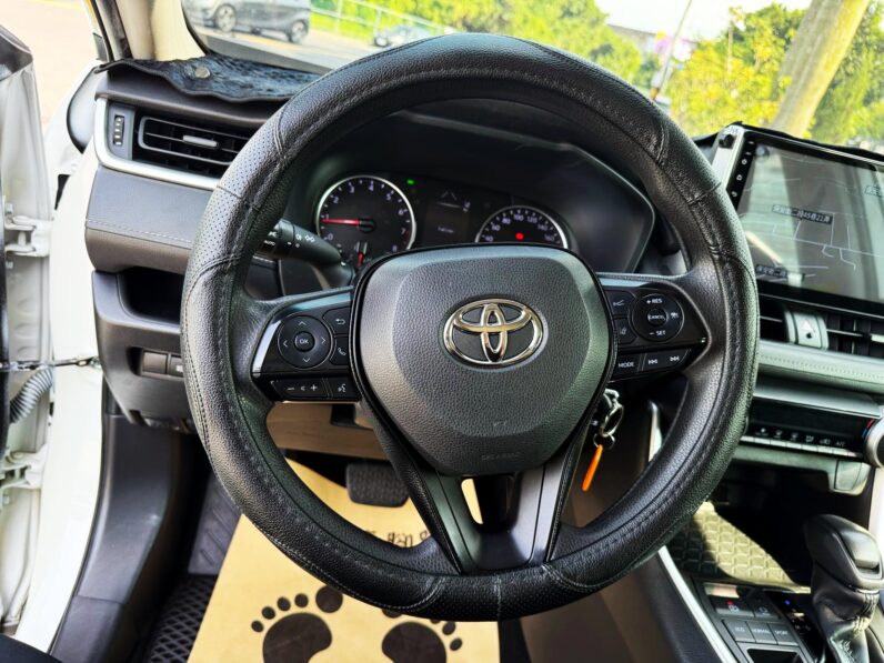 【日系休旅車冠軍】2023年豐田 RAV4豪華版(第五代)原廠保固中，純跑6萬公里認證車