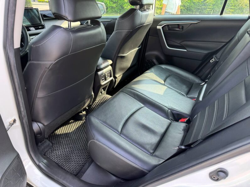 【日系休旅車冠軍】2023年豐田 RAV4豪華版(第五代)原廠保固中，純跑6萬公里認證車