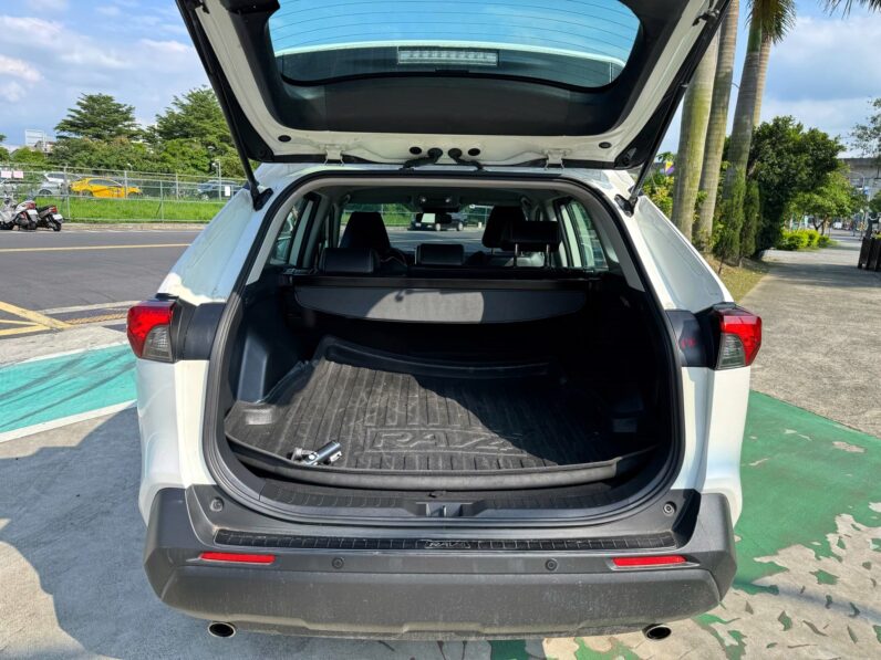 【日系休旅車冠軍】2023年豐田 RAV4豪華版(第五代)原廠保固中，純跑6萬公里認證車