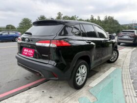 【跨界小休旅必選】2024年豐田 COROLLA CROSS 1.8油電豪華版，原廠保固中