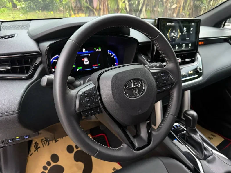 【跨界小休旅必選】2023年 豐田 COROLLA CROSS 1.8GR 版，純跑9萬公里原廠保固中