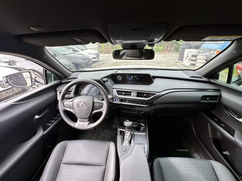 【日系質感小休旅】2022年凌志UX250H油電豪華版2.0，原漆原版件原廠保固中