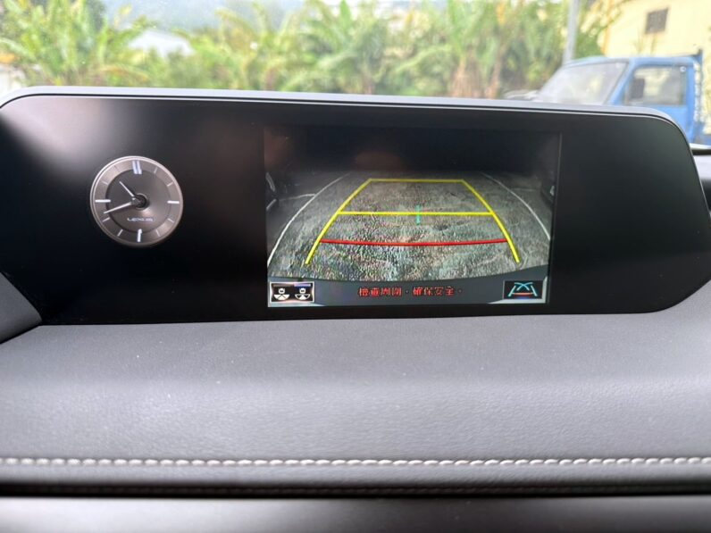 【日系質感小休旅】2022年凌志UX250H油電豪華版2.0，原漆原版件原廠保固中