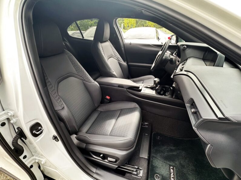 【日系質感小休旅】2022年凌志UX250H油電豪華版2.0，原漆原版件原廠保固中