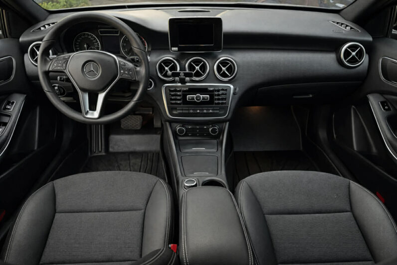 【進口掀背五門】2016年式賓士A180/認證車/無待修/可全額貸款