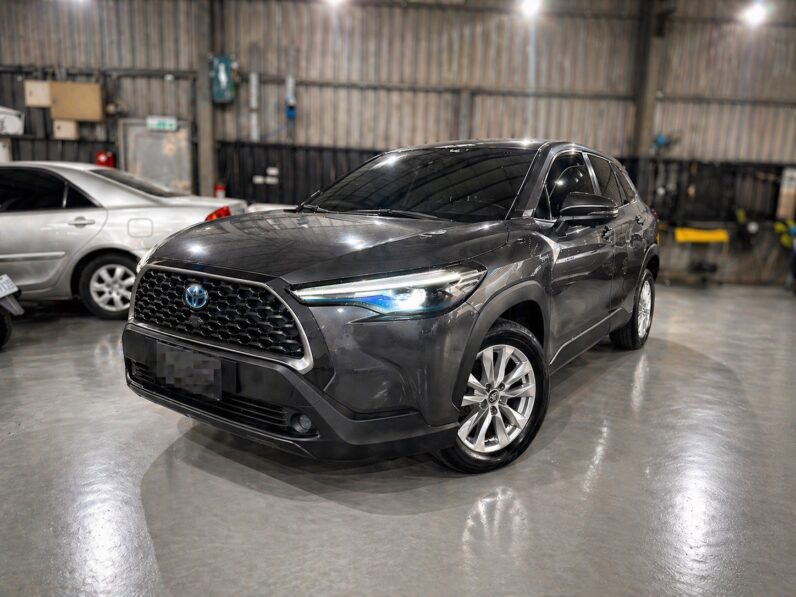 【跨界小休旅必選】2025年式豐田 COROLLA CROSS 1.8油電豪華版，原廠保固中/純跑2萬公里