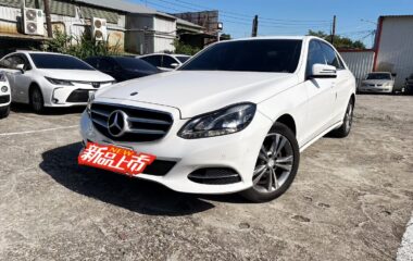 【賓士豪華轎車】2015年式賓士E200總代理/全車原版件認證車/加裝12吋360環景安卓機/AMG鋁圈/購車享保固