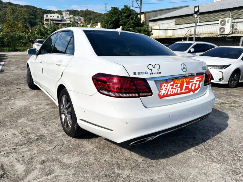 【賓士豪華轎車】2015年式賓士E200總代理/全車原版件認證車/加裝12吋360環景安卓機/AMG鋁圈/購車享保固
