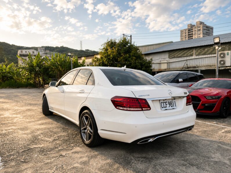 【賓士豪華轎車】2015年式賓士E200總代理/全車原版件認證車/加裝12吋360環景安卓機/AMG鋁圈/購車享保固