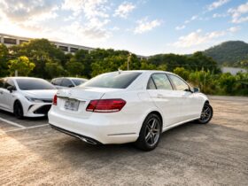【賓士豪華轎車】2015年式賓士E200總代理/全車原版件認證車/加裝12吋360環景安卓機/AMG鋁圈/購車享保固