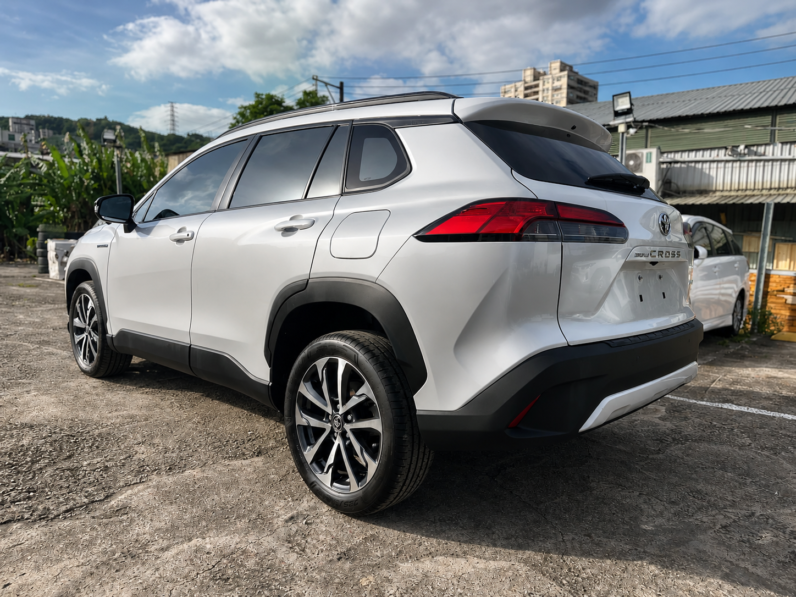【跨界小休旅必選】2023年式豐田 COROLLA CROSS 1.8油電尊爵版/純跑4萬公里/原廠保固中