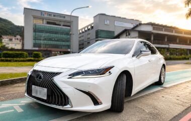 【凌志最熱銷房車首選】2020年式凌志ES300H油電旗艦版/認證美車/實跑10萬公里/購車享一年保固/大電池原廠保固中