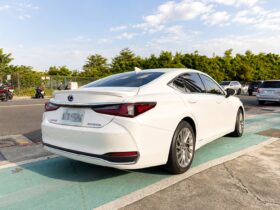 【凌志最熱銷房車首選】2020年式凌志ES300H油電旗艦版/認證美車/實跑10萬公里/購車享一年保固/大電池原廠保固中