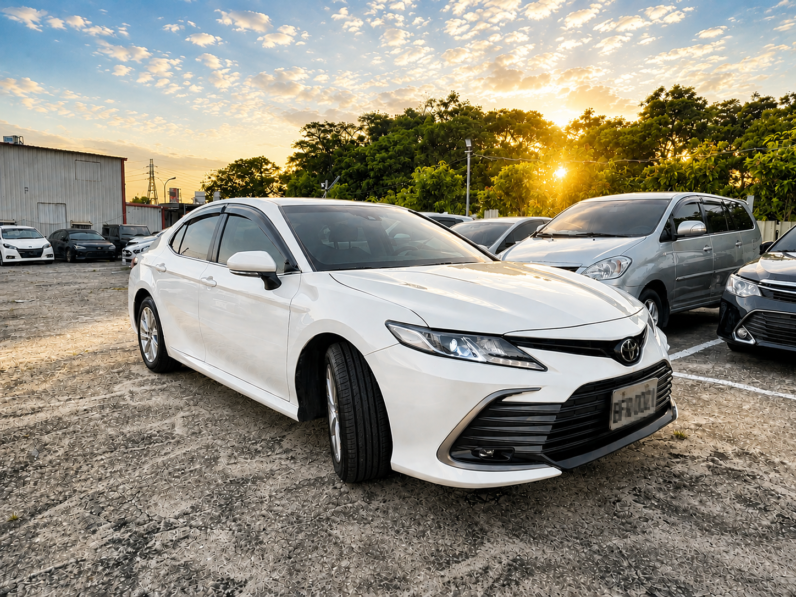 【優質豪華轎車】2023年式豐田CAMRY 2.0豪華版(8.5代)/原版認證車/純跑8.9萬公里/購車享一年保固
