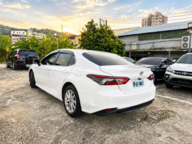 【優質豪華轎車】2023年式豐田CAMRY 2.0豪華版(8.5代)/原版認證車/純跑8.9萬公里/購車享一年保固