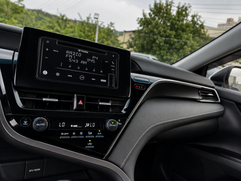 【優質豪華轎車】2023年式豐田CAMRY 2.0豪華版(8.5代)/原版認證車/純跑8.9萬公里/購車享一年保固