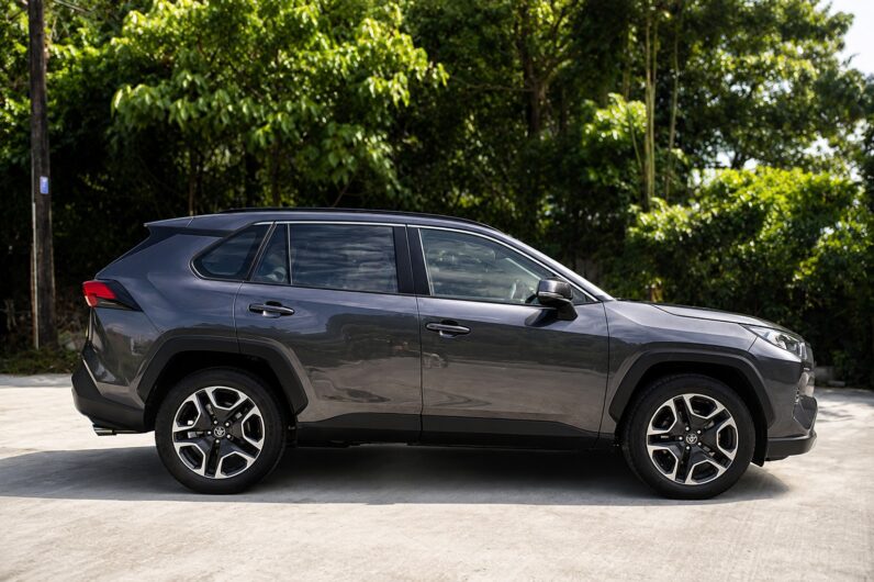 【豐田熱銷SUV】2022年式豐田RAV4 2.0越野版4WD，純跑12萬公里/全車原版件無待修/購車享保固