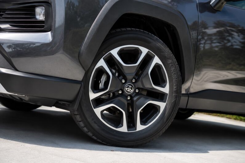 【豐田熱銷SUV】2022年式豐田RAV4 2.0越野版4WD，純跑12萬公里/全車原版件無待修/購車享保固