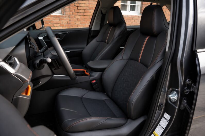 【豐田熱銷SUV】2022年式豐田RAV4 2.0越野版4WD，純跑12萬公里/全車原版件無待修/購車享保固