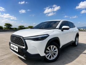 【跨界小休旅必選】2025年式豐田 COROLLA CROSS 1.8汽油豪華版，實跑2萬公里/認證美車/原廠保固中