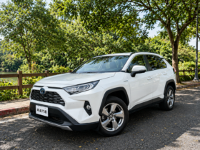 【好爸爸休旅神車】2022年式豐田RAV4油電旗艦頂級2.5/實跑3萬公里/認證車無待修/購車享一年兩萬公里保固