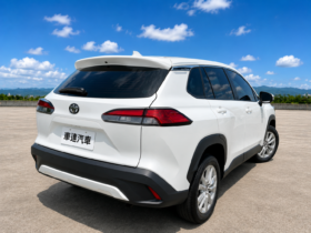 【跨界小休旅必選】2025年式豐田 COROLLA CROSS 1.8汽油豪華版，實跑2萬公里/認證美車/原廠保固中