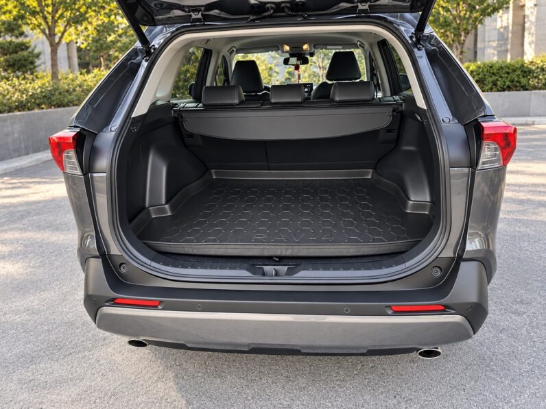 【好爸爸休旅神車】2022年式豐田RAV4汽油尊爵2.0/購車享一年兩萬公里保固